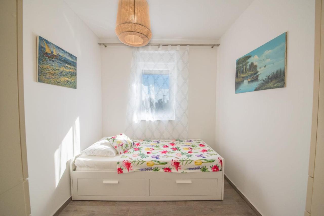 Apartman Pau Нин Экстерьер фото